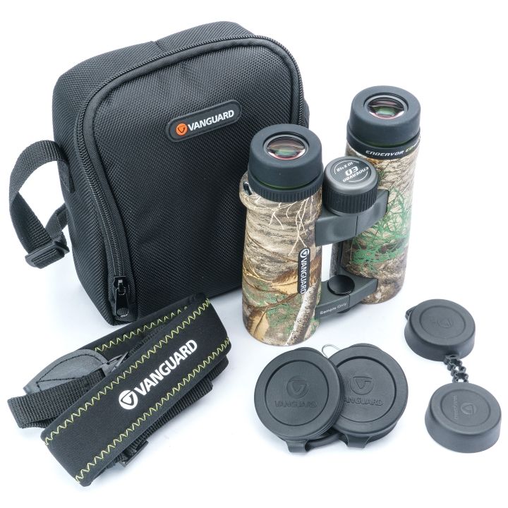 Vanguard Endeavor ED 10x42 Binoculars - Real Tree Finish